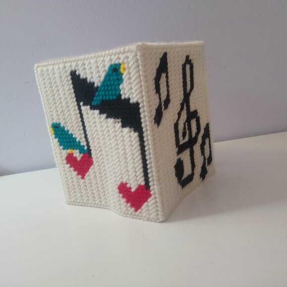 Music themed Tissue Box - crochet style/plastic canvas - Picture 6 of 12